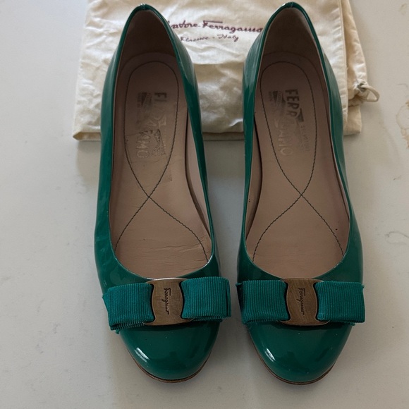 Salvatore Ferragamo Teal Patent Leather Flats with Bow - Picture 1 of 7